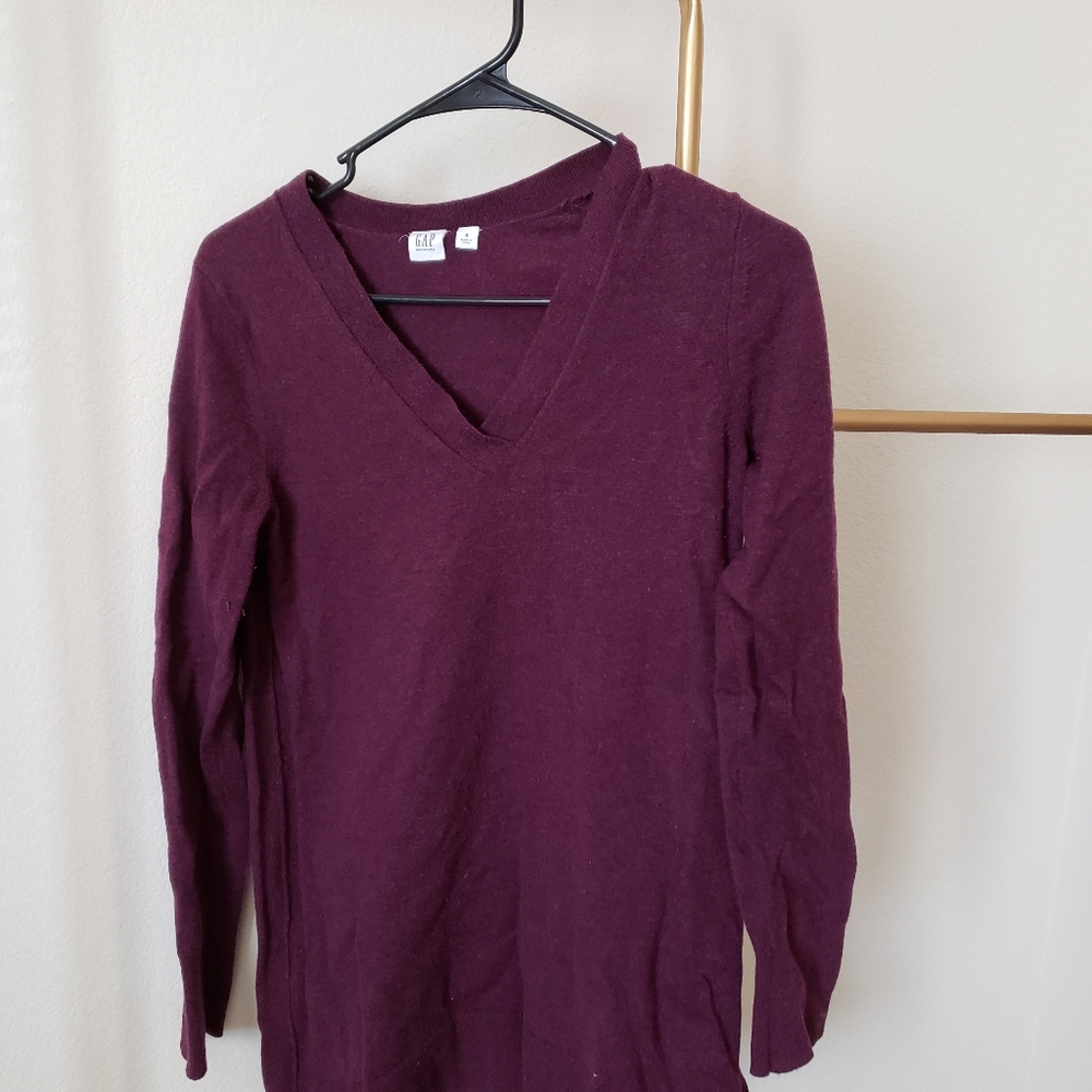 GAP size small maternity sweater